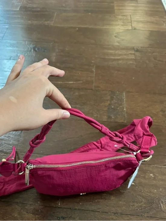 Lululemon Convertible Ruched Strap
Crossbody Bag Mini *1.5L Berry NWT - Picture 14 of 15